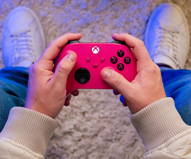 Xbox: Microsoft disegna il controller Deep Pink, sappiamo quanto costa